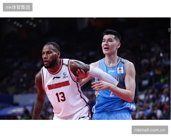 来自费城联合的丹利·让·雅克是中场重要轮换,他的防守硬度对稳固中场至关重要。 来自费城联合的丹利·让·雅克是中场重要轮换,他的防守硬度对稳固中场至关重要。